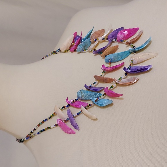 Multicolor Shell Necklace - Picture 2 of 10